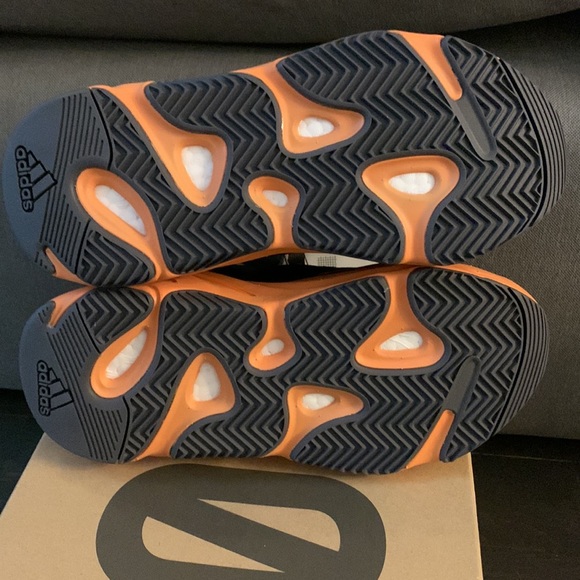 ❌SOLD❌Yeezy Boost 700 Wash Orange - SZ 6M/7-7.5W - Picture 6 of 7